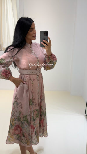 Ρομαντικό Floral Midi Φόρεμα σε Ροζ Απόχρωση με Ζώνη και Λουλουδένια Κουμπιά - Image 6