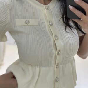 Γυναικεία Πλεκτή Κοντομάνικη Μπλούζα Κρεμ με Κουμπιά