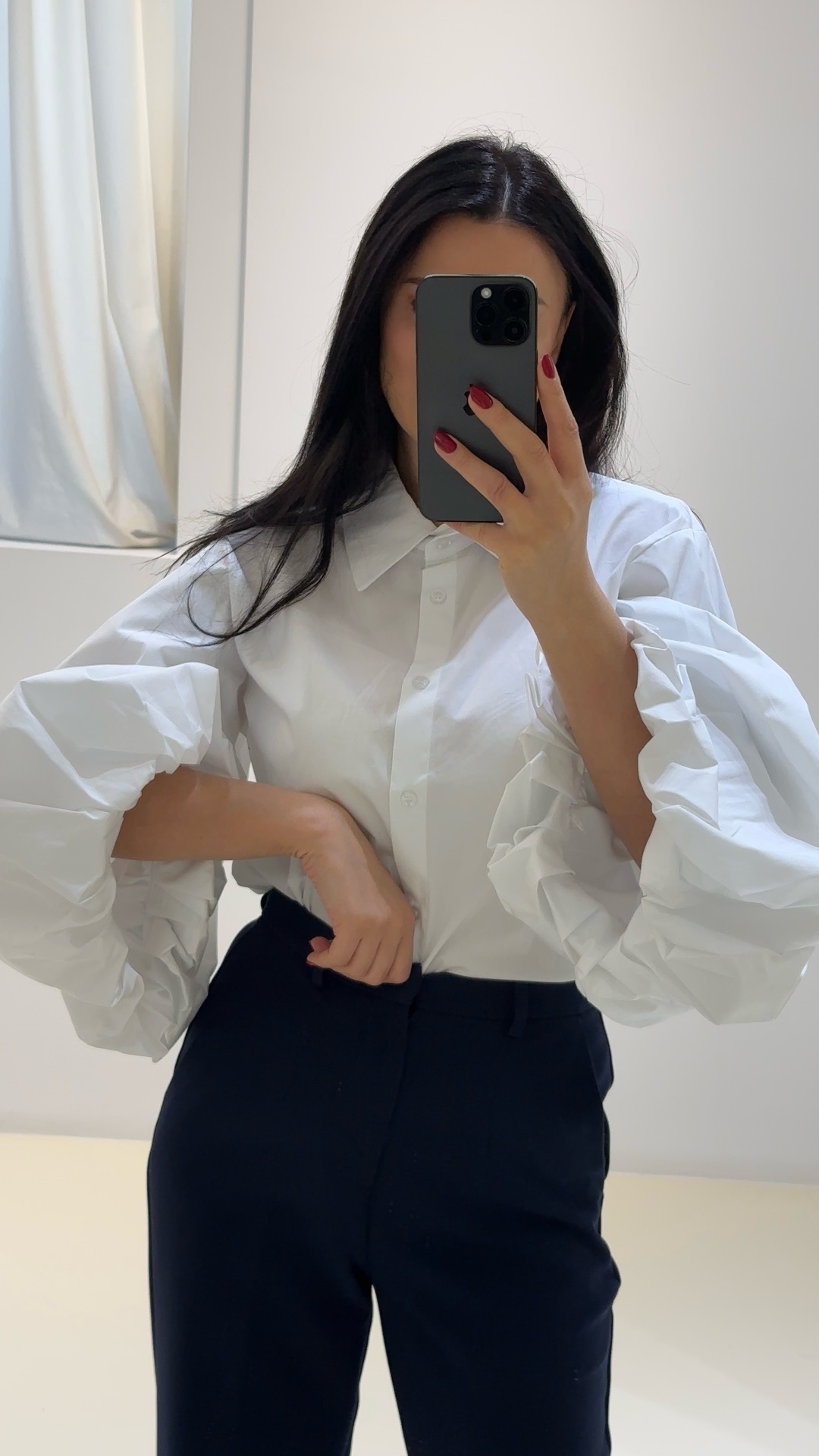 Λευκό Πουκάμισο με Εντυπωσιακά Μανίκια - Image 5